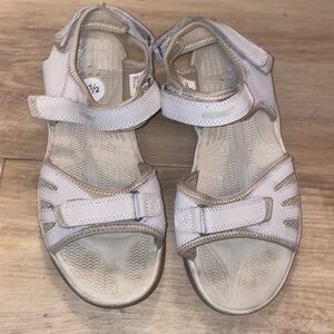 Khombu hook and loop Sandals size 8.5